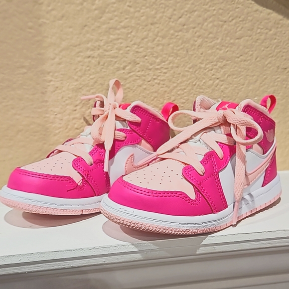 Air Jordan 1 Retro Mid Medium Soft Pink Grade School Lifestyle Shoes - Picture 2 of 16